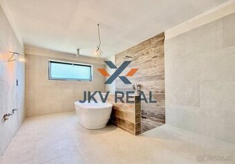 JKVreal ponúka na predaj 4-izbový rodinný dom s terasou a dv