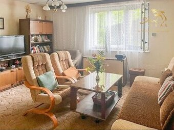 Priestranný 5-izbový rodinný dom s veľkou záhradou v Pezinku