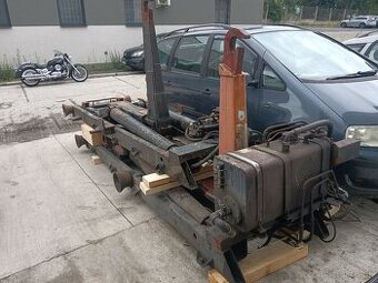 Hakovy nosič kontajnerov nadstavba