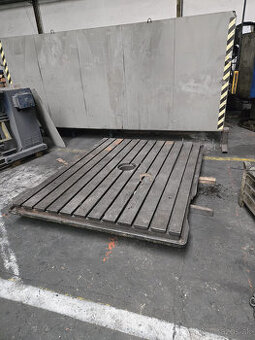 stolová doska s upínacími T drážkami