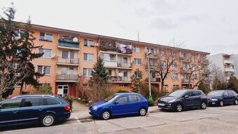 Pezinok: priestranný 2-izbový byt vo výbornej lokalite