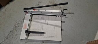 Nová stohová rezačka papiera