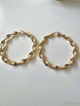 Zlaté kruhové náušnice