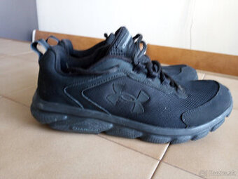 Panske bezecke tenisky UNDER ARMOUR CHargedAssert.