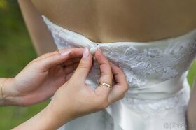 Priam rozprávkové čipkované svadobné šaty