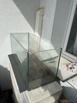 Predam akvarium s komplet prislusenstvom