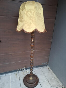 Stojaca lampa