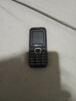 Predám tlacitkovy mobilný telefón