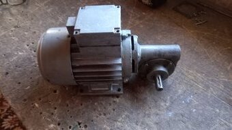 Elektromotor s prevodovkou