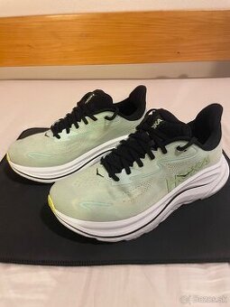 HOKA Clifton 10