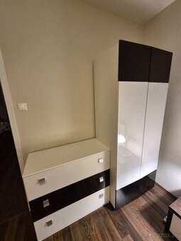 Skriňa/komoda/regál/stôl/stolička