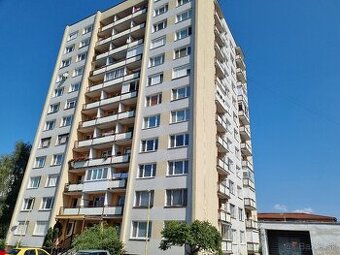 UPRAVENÁ CENA Trojizbový byt v dobrej lokalite v Lučenci