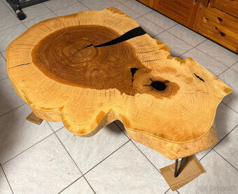 Predám epoxidový konferenčný stôl z dreva jaseň