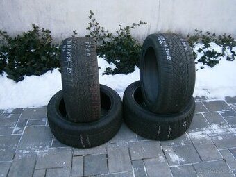 Predám 4x zimné pneu Dunlop 2x 285/45 R20  a 2x 295/40 R20