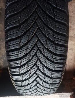 Predám zimnú pneunatiku 195/65R15
