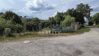 POZEMOK V ZASTAVANOM ÚZEMI V OBCI STRÁŇAVY, VÝMERA 668m2