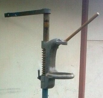 Stojan na vŕtačku (Zháňam)