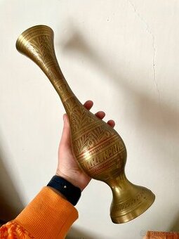 Tepaná váza (výška 34cm)