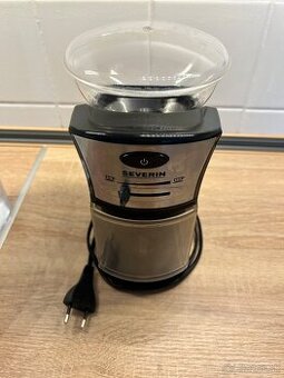 Automaticky mlyncek na kavu