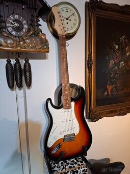 Predám elektrickú gitaru pre laváka