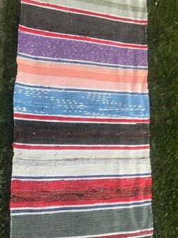 Ručne tkaný koberec