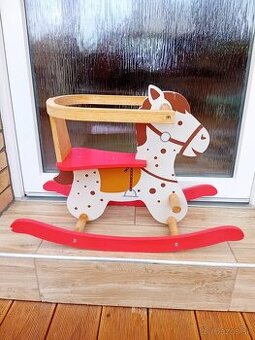 Drevený hojdací koník