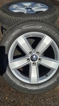 Originál VW Tiguan R17 – téměř nové pneu 98 % Top