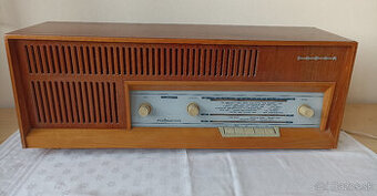 Staré retro rádio Tesla Nabucco 335A