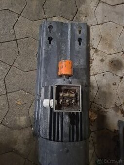 Predám pätkový el.motor 2,2kW 1430ot s fremou