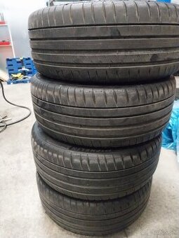 Pneu 225/40r18