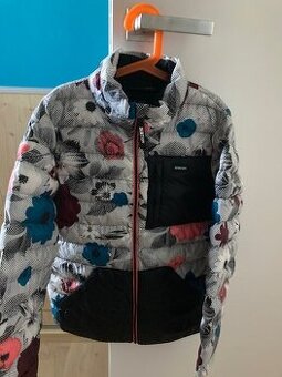 Dievčenská bunda + opepľovačky zn. burton na 10-12 rokov