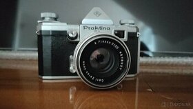 Starý fotoaparát Praktina IIA