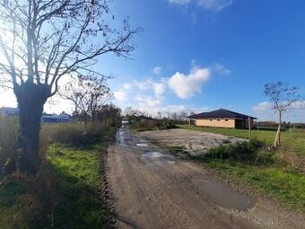 stavebný pozemok JANÍKY - 9 á - iba 20 km od Bratislavy.....