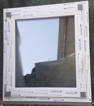 Predám plastove okno 60 x 60 trojsklo 40 mm Gealan