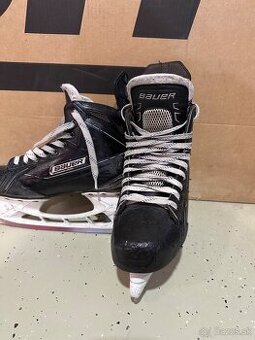 Hokejové korčule- Bauer Supreme 180