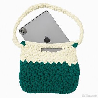 Háčkovaná crossbody kabelka z bielo-zelených priadzí