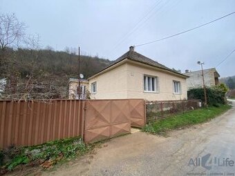 Rodinný dom v Ratnovciach na rekonštrukciu, 413 m² pozemok