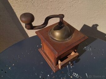 Starý mlynček na kávu