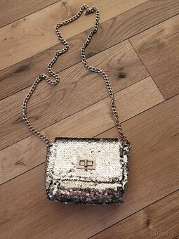 NOVÁ, flitrovaná trblietavá kabelka.