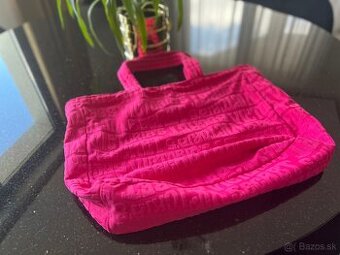 Victoria’s secret taska