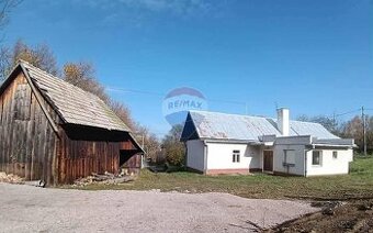 Na predaj rodinný dom / chata v tichej časti Banskej Štiavni - 1