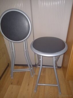 Skladacia kovova stolicka