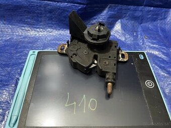 ZAMOK PREDNEJ KAPOTY FORD FOCUS MK2