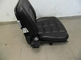 Nová sedačka pre vysokozdvižný vozík alebo bager