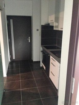 1izb. LAZARETSKÁ UL.(centrum) za 600 €/mes.vrátane energií