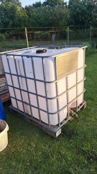 Plastova nadrz 1000L