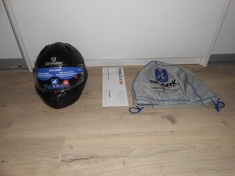 Predam krasnu novu moto prilbu znacky SHARK EVO GT BLANK MAT