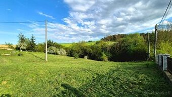 Ponúkame na predaj veľký pozemok na okraji obce. - 1