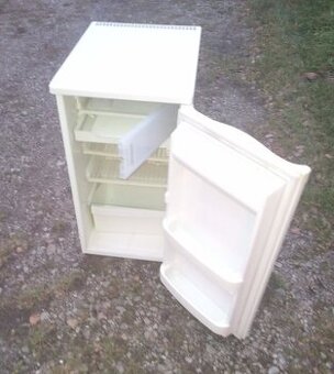 Predám - plnefunkčná chladnička s malou mrazničkou WHIRLPOOL