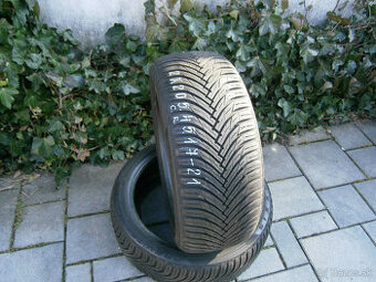 Predám 2x celoročné ako nové pneu MAXXIS 205/45 R17 88WML